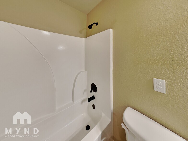 Building Photo - 3 Dunwood Dr