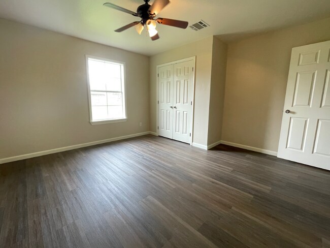 Building Photo - 326 Summer Ridge Loop
