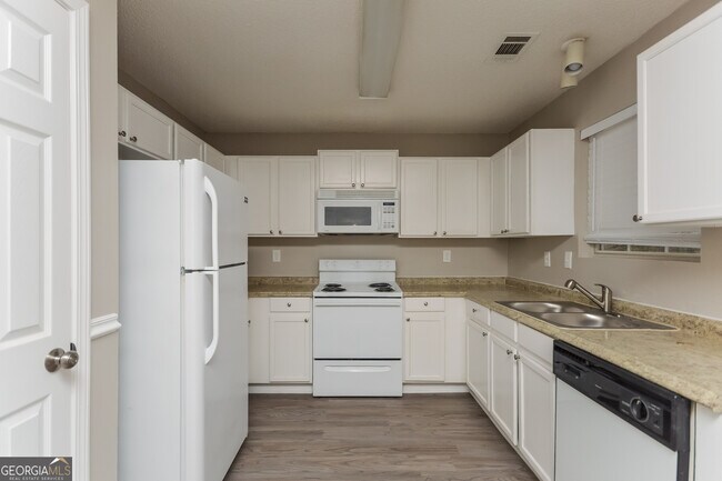 Building Photo - 117 Star Lake Dr