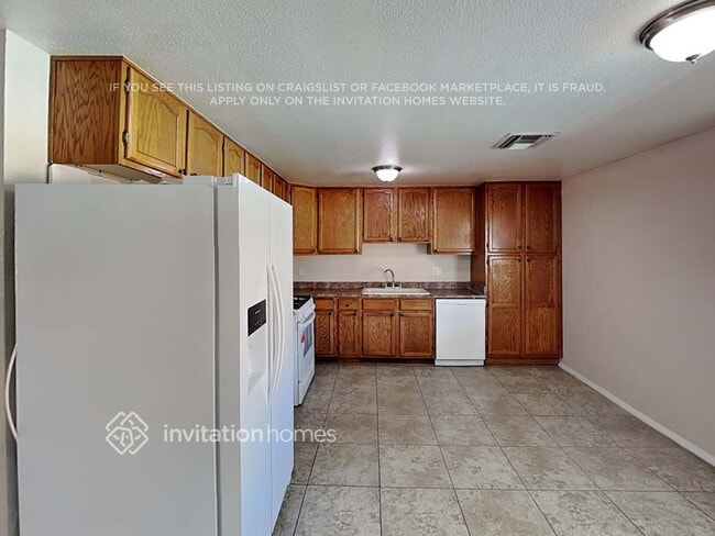 Building Photo - 6038 W Vernon Ave