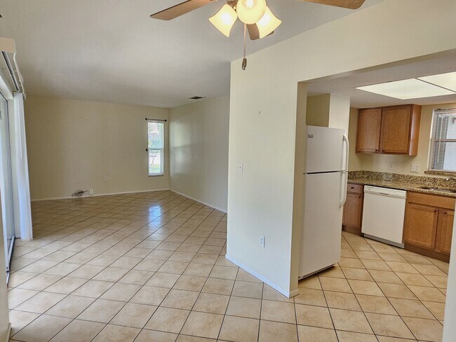 Building Photo - Annual Unfurnished 2 Bedroom 2 Bathroom Duplex with a Carport on Venice Island!