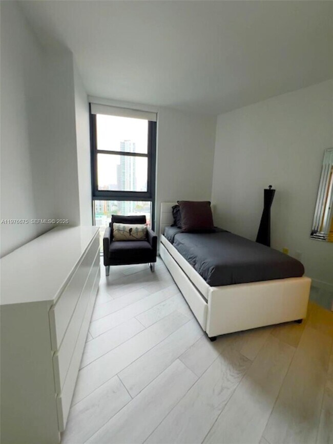 Building Photo - 501 NE 31st St