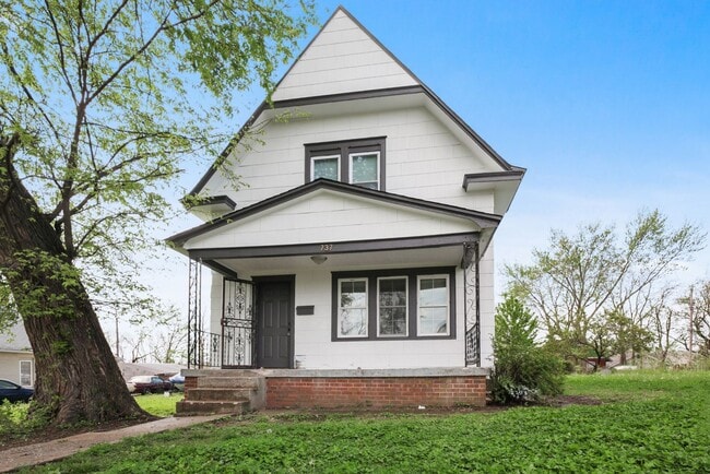 Primary Photo - 3 Bedrooms Ready for Rent