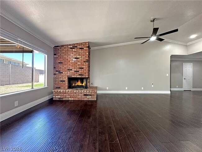 Building Photo - 2414 La Casa Dr