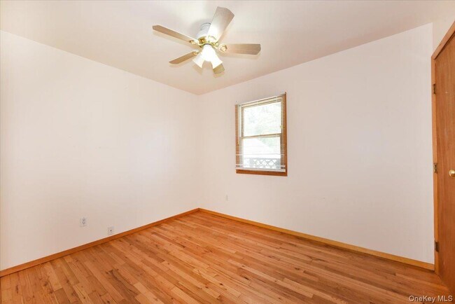Building Photo - 257 Maple St