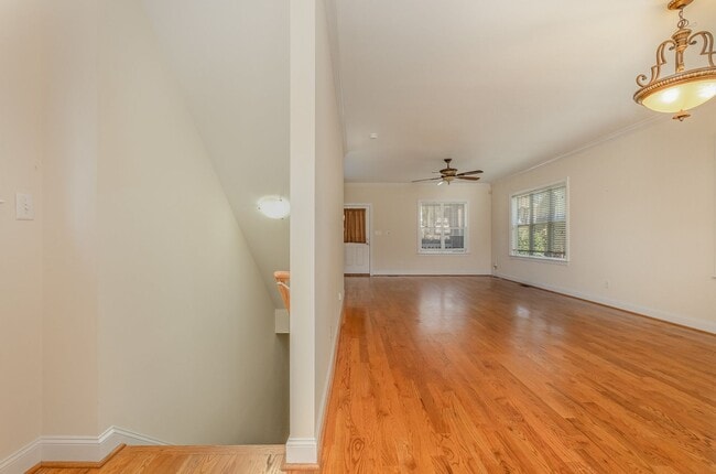 Building Photo - Price just reduced with**Move-in Special** $500 off the first month's rent!