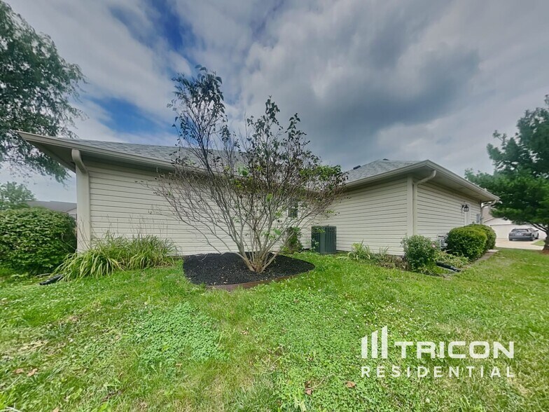 Building Photo - 910 S Shore Ct