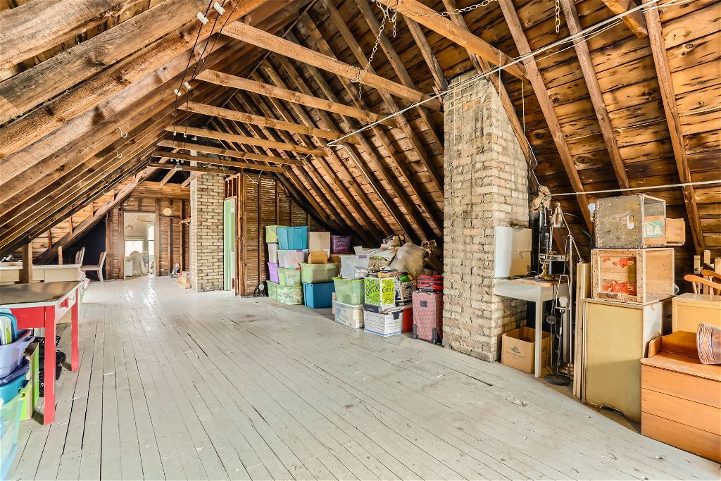 Building Photo - 1814 13th Ave S