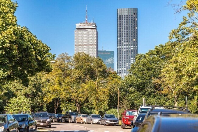 Building Photo - 131 Park Dr