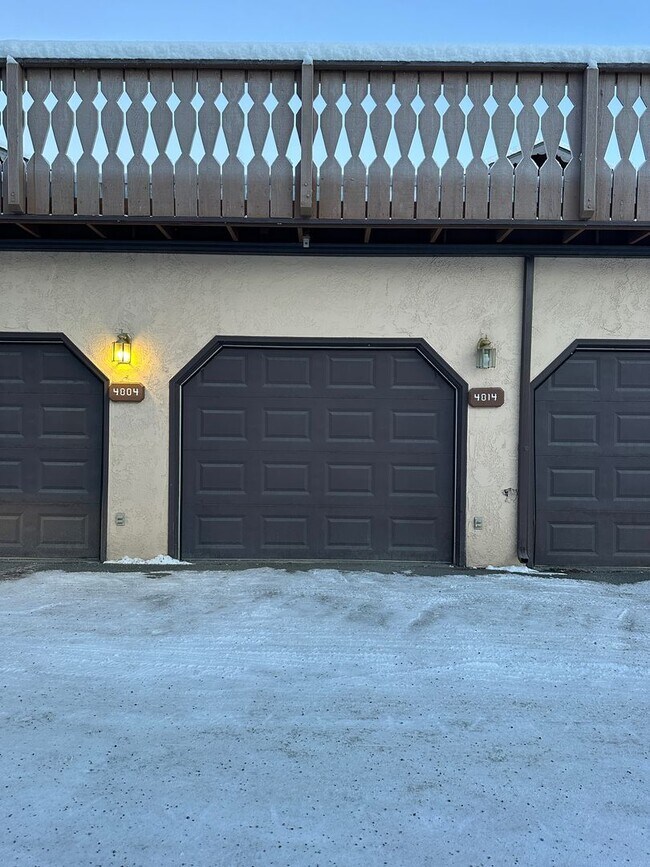 Building Photo - Newly Remodeled, 1 Bed/1 Bath Garage/Washer/Dryer