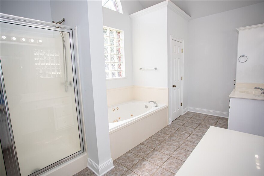 Building Photo - 10562 Oakley Trace Dr