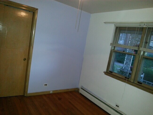 Building Photo - 9437 Burlington Ave