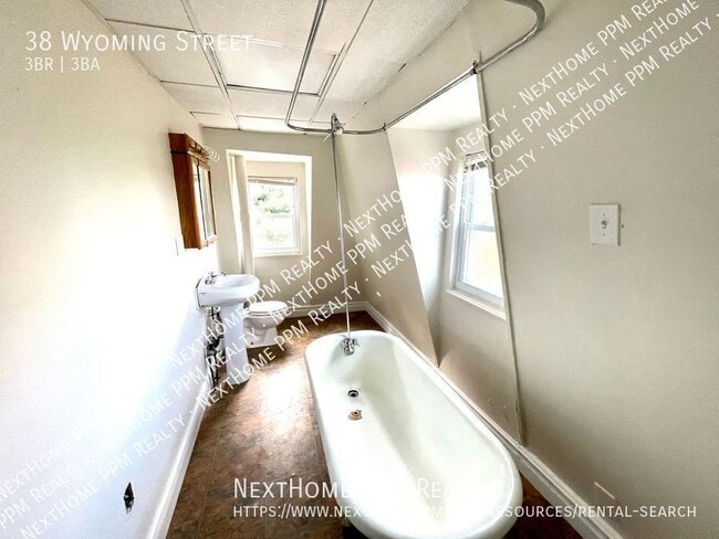 Building Photo - 38 Wyoming St