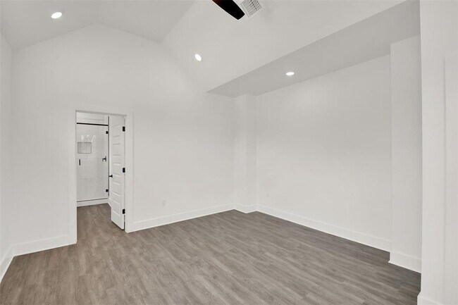 Building Photo - 7603 Carver Ave