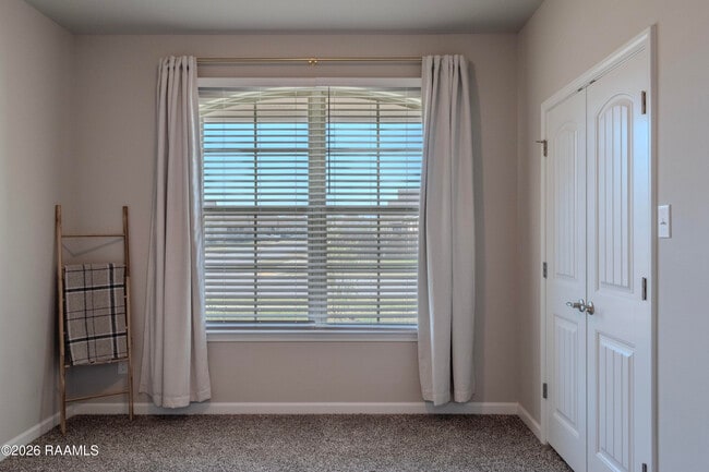 Building Photo - 400 Eastwood Dr