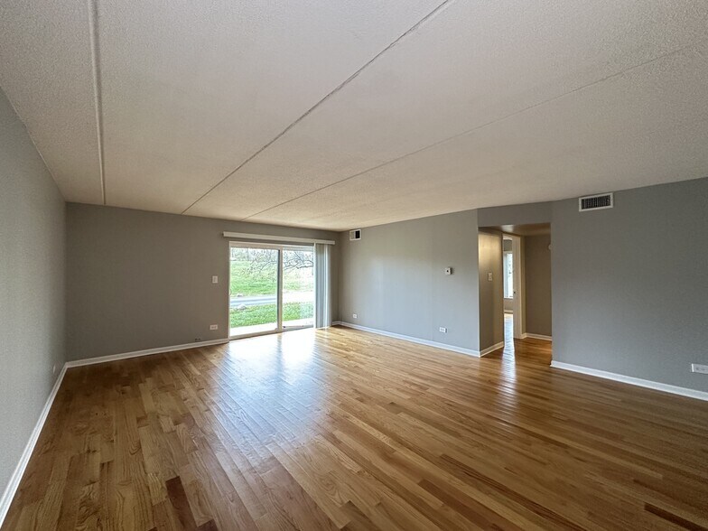 Building Photo - 525 N Quentin Rd