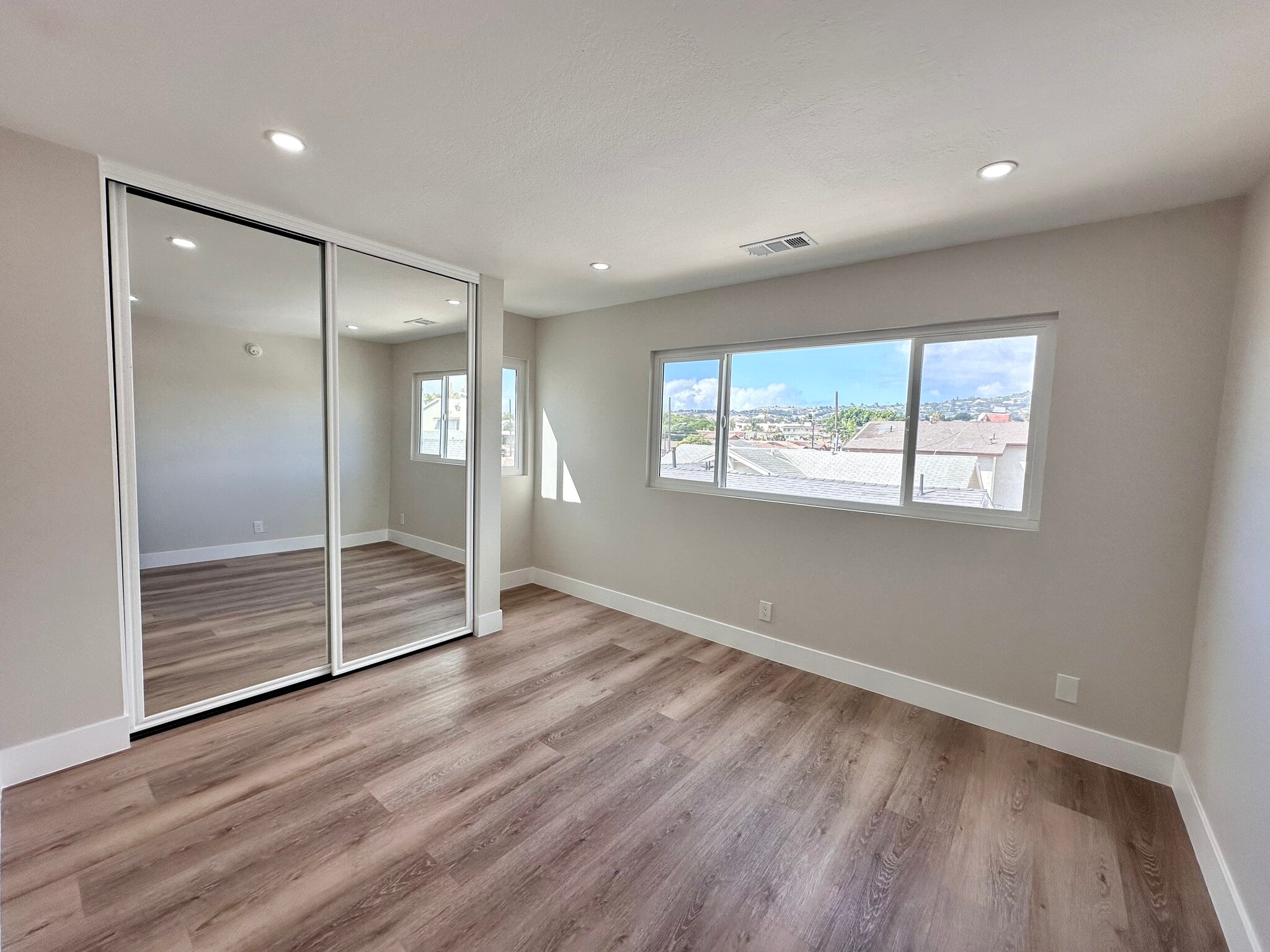 Building Photo - 770 W 2nd St