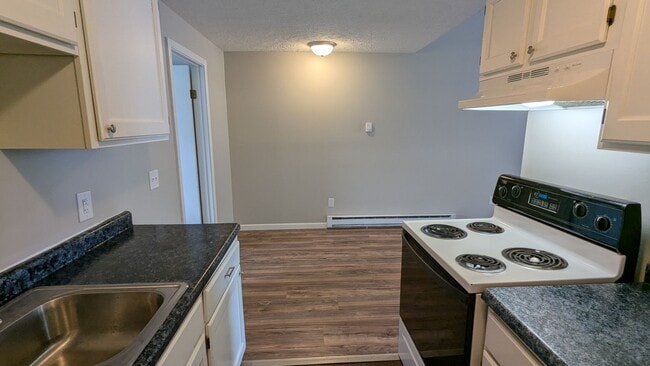Building Photo - 847 Kerns Dr NE