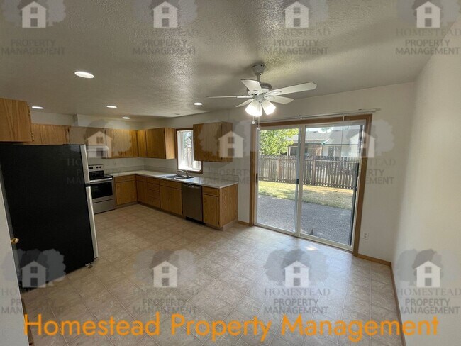 Building Photo - 545