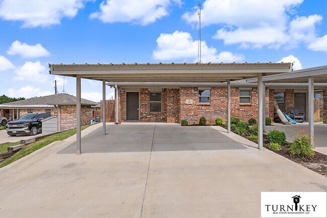 Building Photo - 141-143 Crossbow Ct.