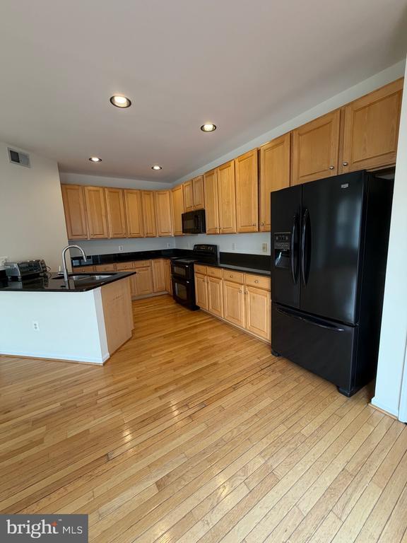 Building Photo - 6256 Shackelford Terrace