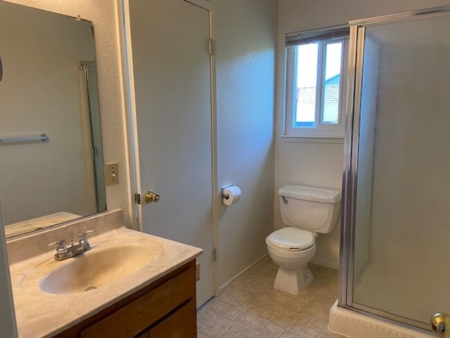Building Photo - Two-story Style Home Located in Charming N...