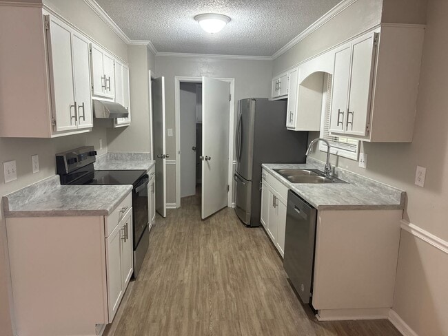 Building Photo - Four Bedroom, Two Bath Home, Just Off Tobacco Rd!