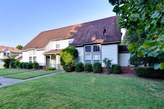 Building Photo - 112 Post Oak Rd