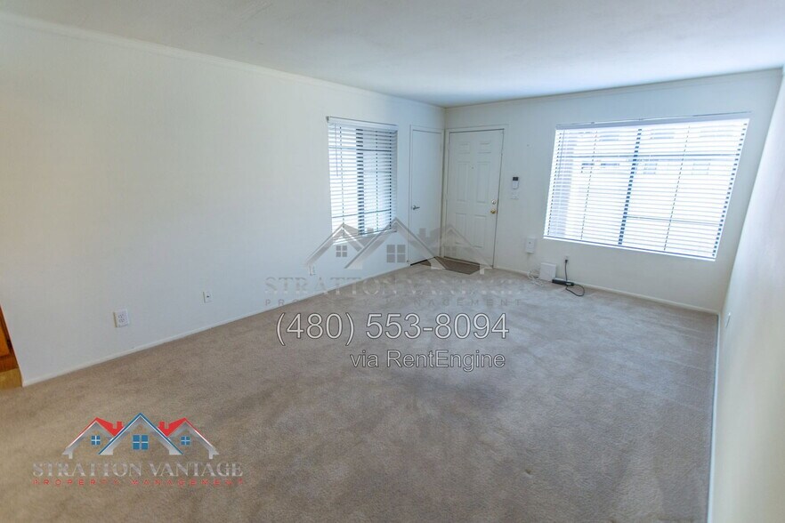 Building Photo - 818 S Westwood