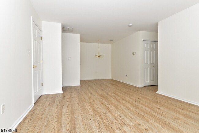 Building Photo - 1132 Stafford St