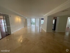 Building Photo - 3 br, 2.5 bath Condo - 18181 NE 31st Ct Ap...