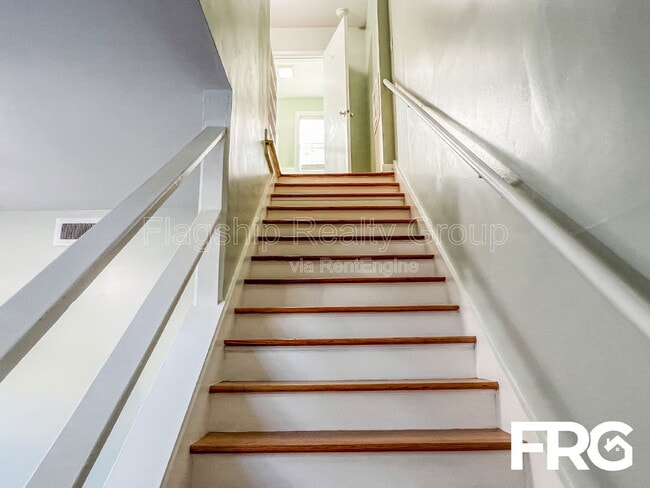 Building Photo - 111 W 15th St