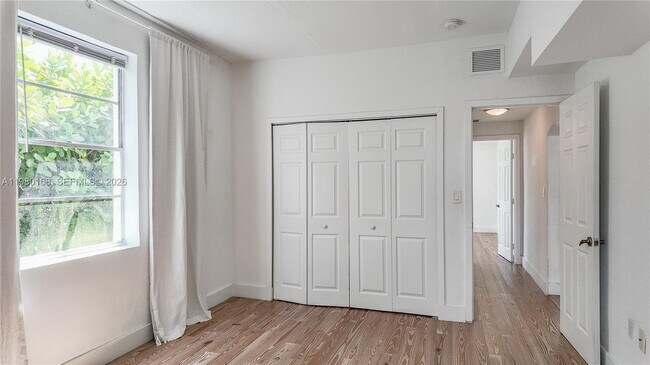 Building Photo - 1719 SW 15th St