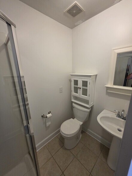 Building Photo - 7025 Sunnywood Dr