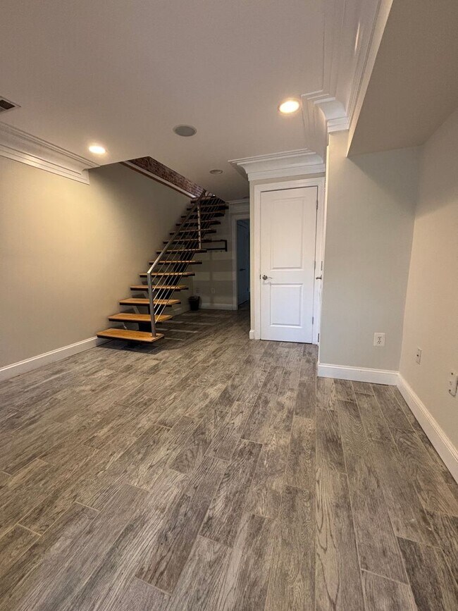 Building Photo - Executive Row Home In NW DC with Designer Finishes