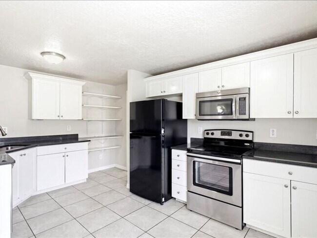 Building Photo - Salt Lake-Glendale 3 bed 2 bath home