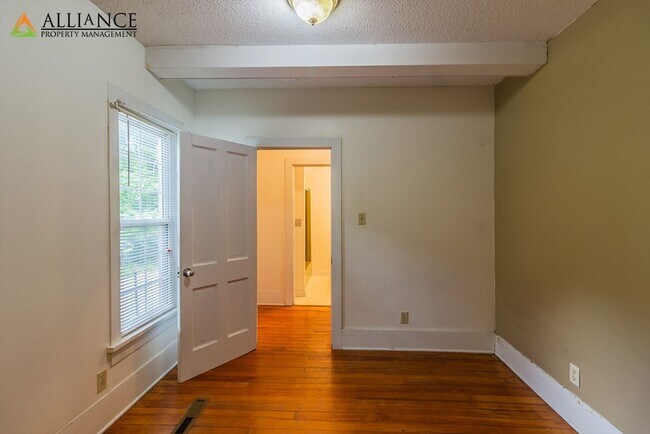 Building Photo - Sixteenth St. 328 N.