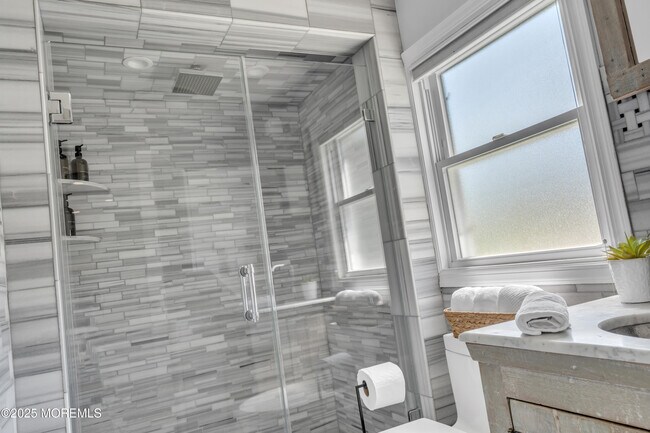 Building Photo - 1822 Parkway