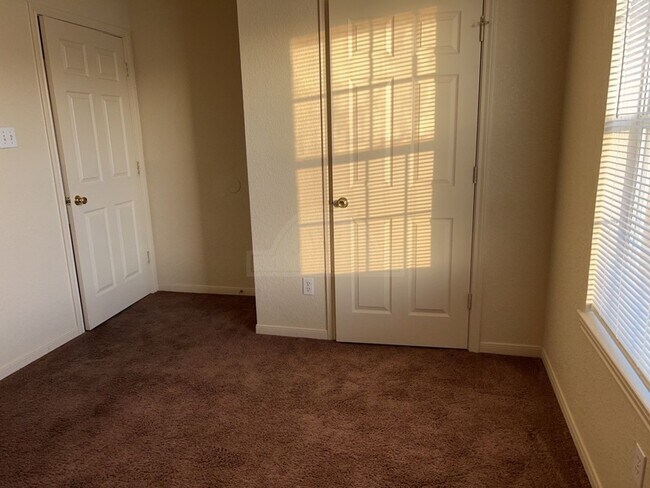 Building Photo - 1600 Dugger Cir