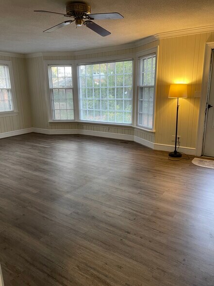 Building Photo - 204 Glen Echo Dr