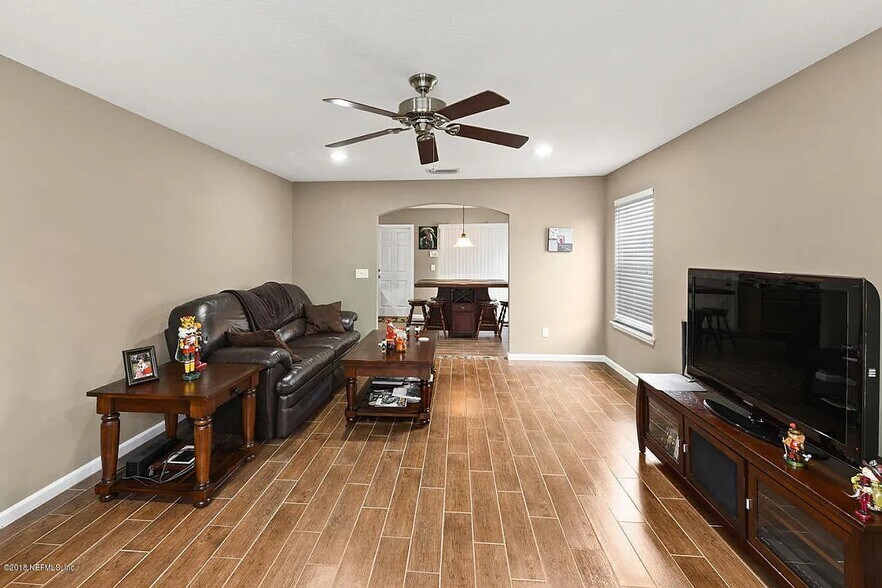 Building Photo - 664 Sunny Stroll Dr