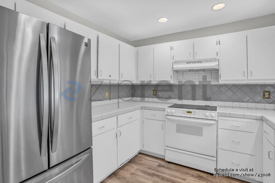 Building Photo - 4071 Jefferson Pkwy