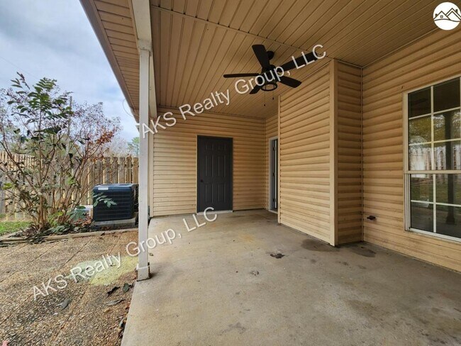 Building Photo - 617 Parkside Cir