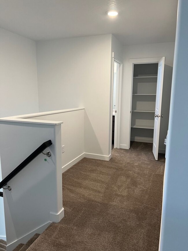 Building Photo - TOWNHOUSE IN TAYLORSVILLE