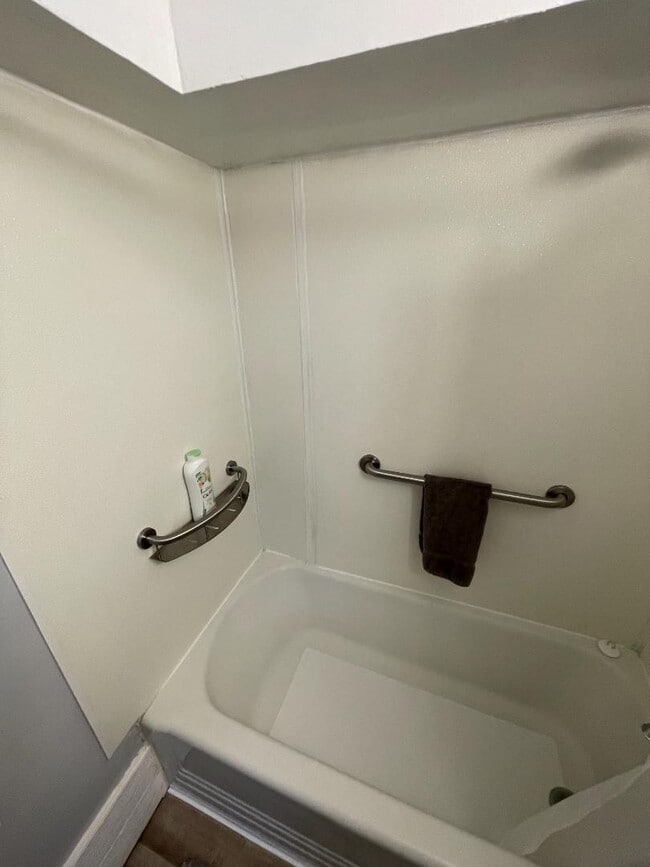 Building Photo - 2201 W State St