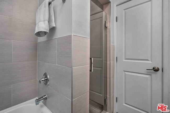 Building Photo - 11575 Riverside Dr