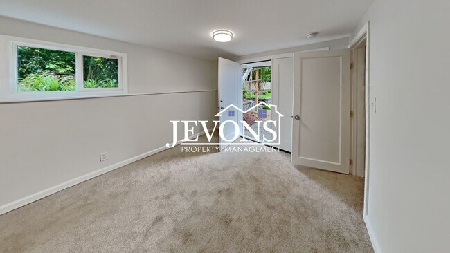 Building Photo - Beautiful single-family home in Seattle