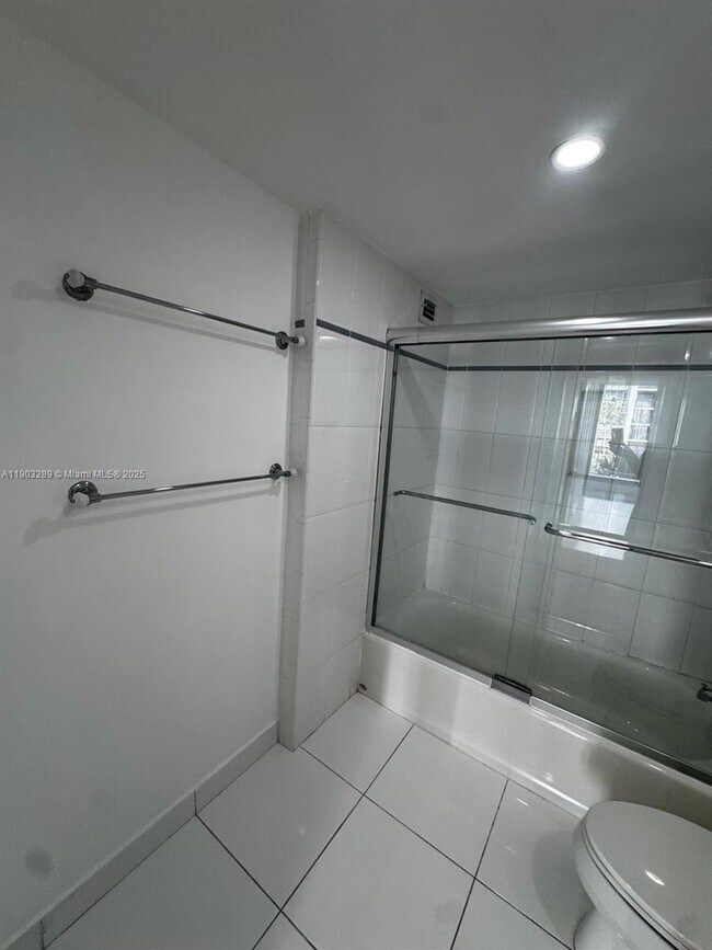 Building Photo - 200 SE 15th Rd