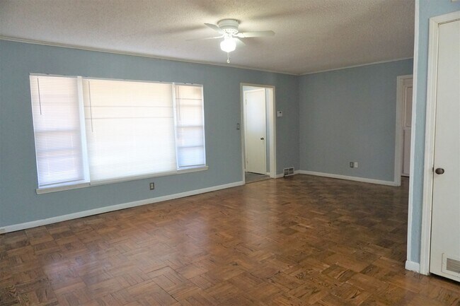 Building Photo - 3 Bed 1 Bath 1 Car in Steve Pennington Addition of NW OKC