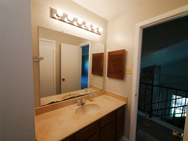 Building Photo - 16327 Quail Echo Dr
